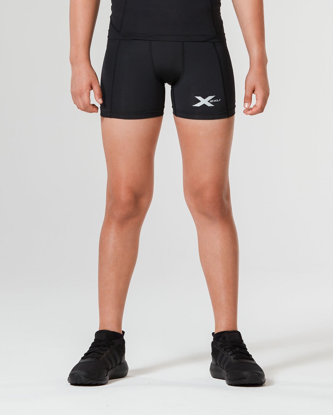 2XU Core Compression Shorts ジュニアMサイズ Core Boys Compression 1/2 Shorts | 2XU Singapore
